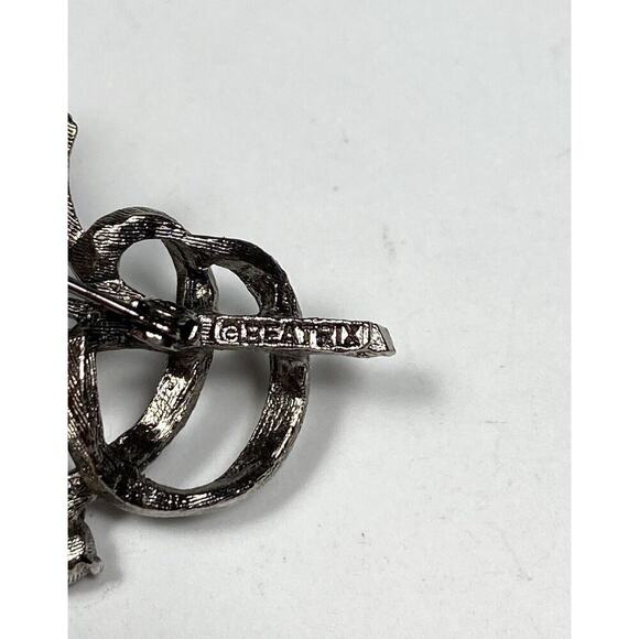 BEATRIX Brooch Pin Leaf Designer Gunmetal Tone Rhinestones Vintage - Picture 7 of 8